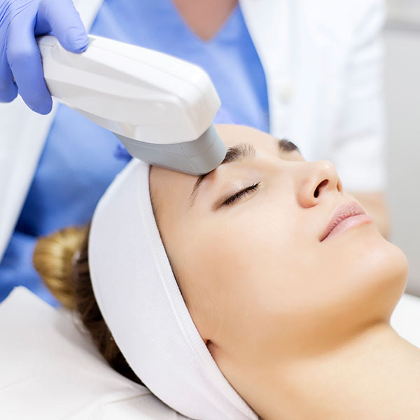 Woman receiving a non-surgical Xeomin treatment from a facial plastics doctor.